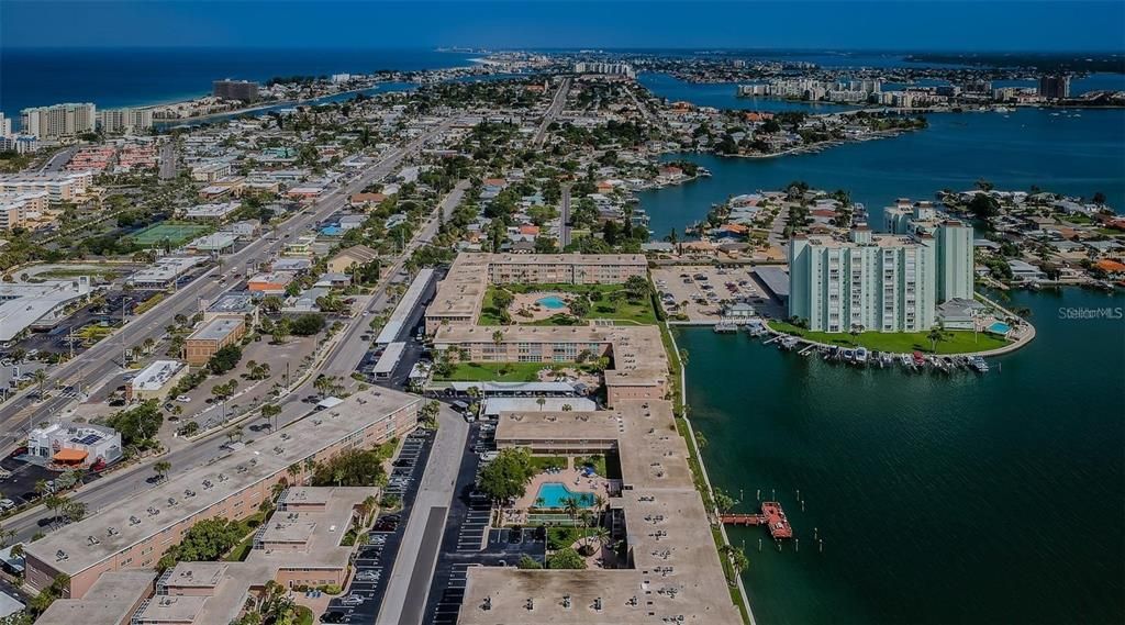 For Sale: $274,900 (1 beds, 1 baths, 950 Square Feet)