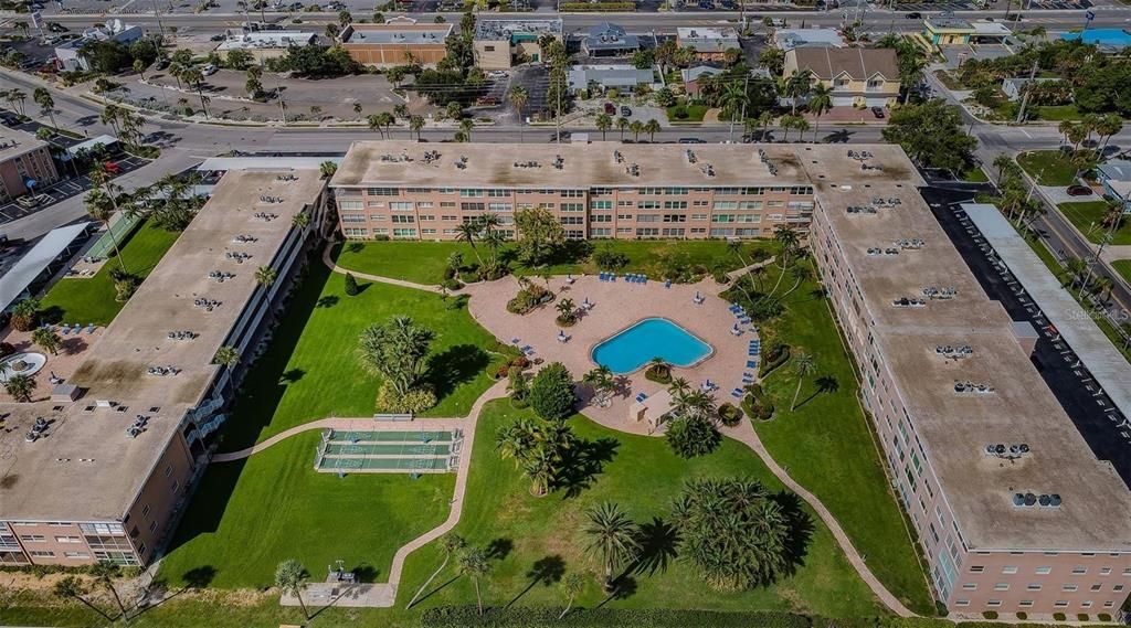 For Sale: $274,900 (1 beds, 1 baths, 950 Square Feet)