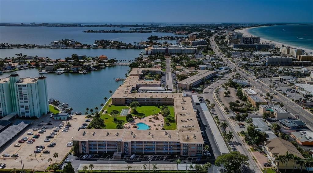 For Sale: $274,900 (1 beds, 1 baths, 950 Square Feet)