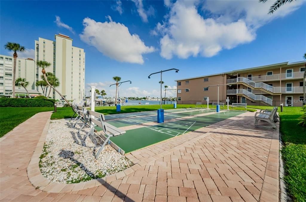 For Sale: $274,900 (1 beds, 1 baths, 950 Square Feet)