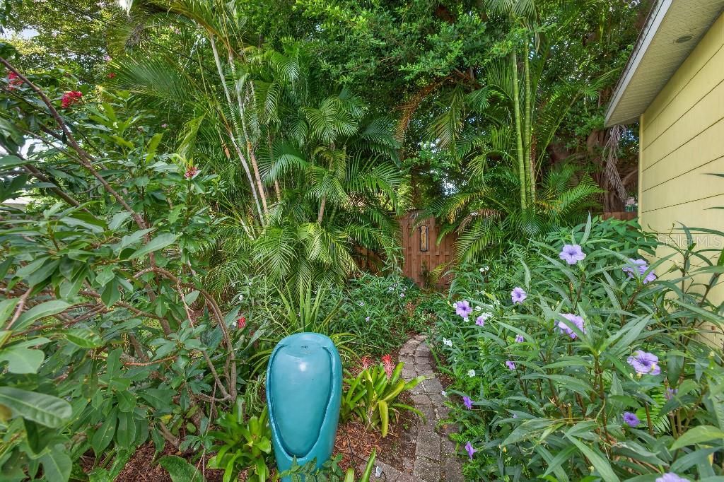 En Venta: $692,000 (2 camas, 2 baños, 1311 Pies cuadrados)
