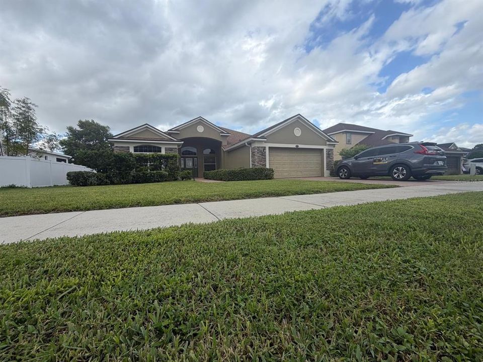 For Rent: $2,550 (4 beds, 3 baths, 2227 Square Feet)