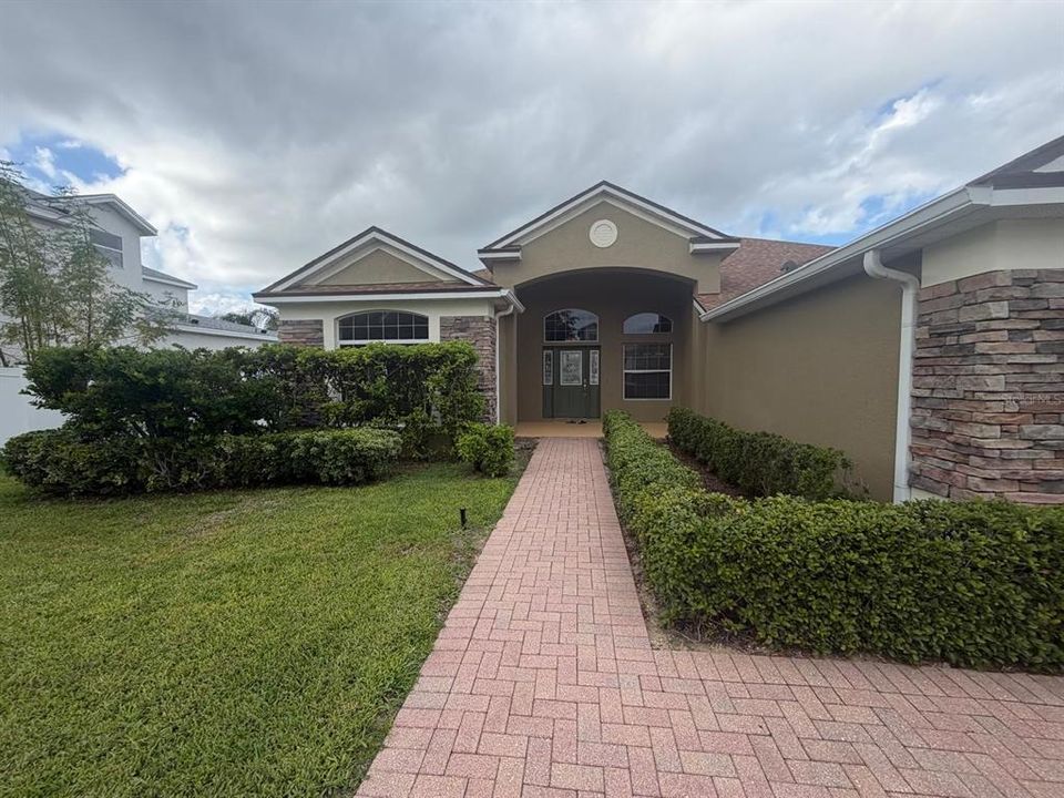 For Rent: $2,550 (4 beds, 3 baths, 2227 Square Feet)