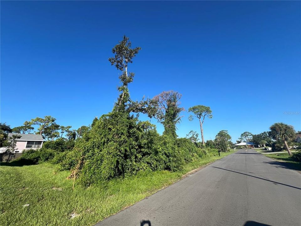En Venta: $63,000 (0.18 acres)
