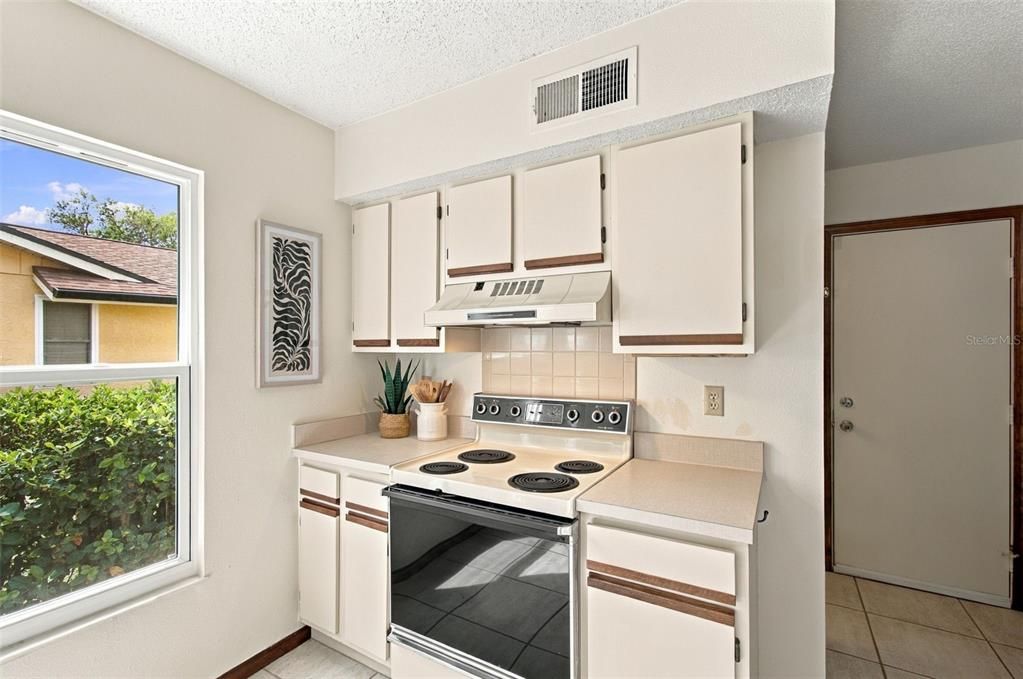 Activo con contrato: $450,000 (3 camas, 2 baños, 1577 Pies cuadrados)