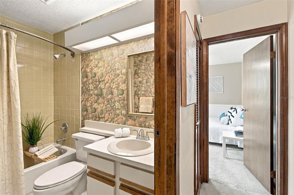 Activo con contrato: $450,000 (3 camas, 2 baños, 1577 Pies cuadrados)