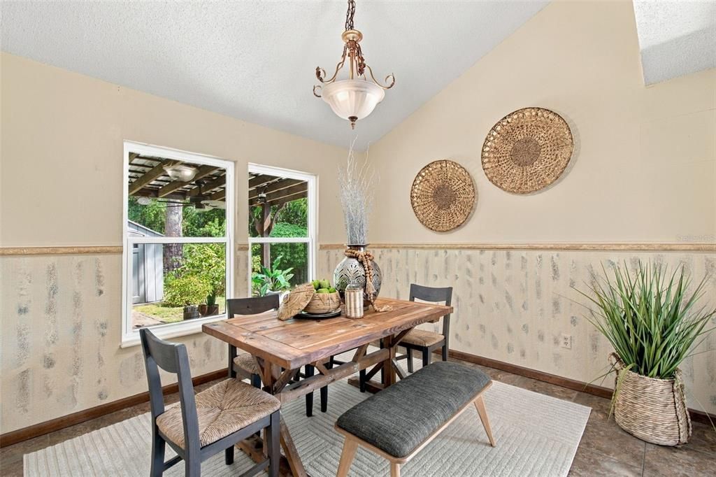 Activo con contrato: $450,000 (3 camas, 2 baños, 1577 Pies cuadrados)