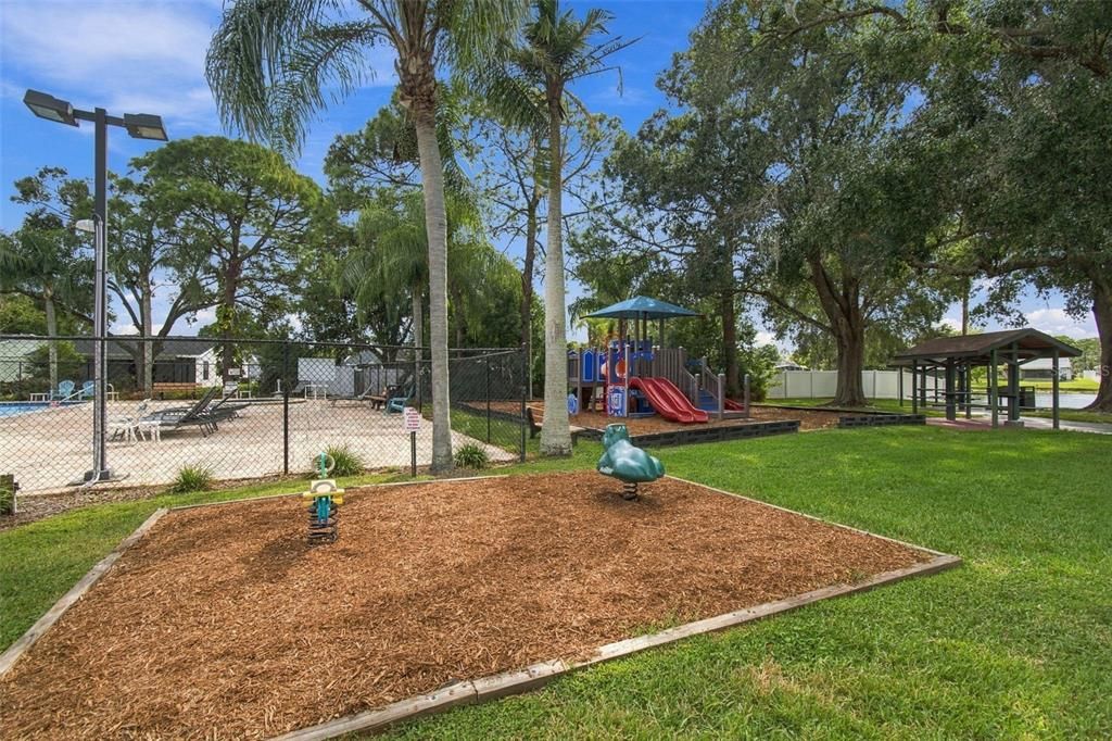 Activo con contrato: $450,000 (3 camas, 2 baños, 1577 Pies cuadrados)