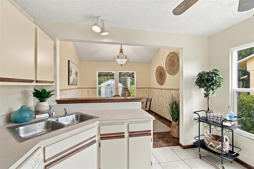 Activo con contrato: $450,000 (3 camas, 2 baños, 1577 Pies cuadrados)