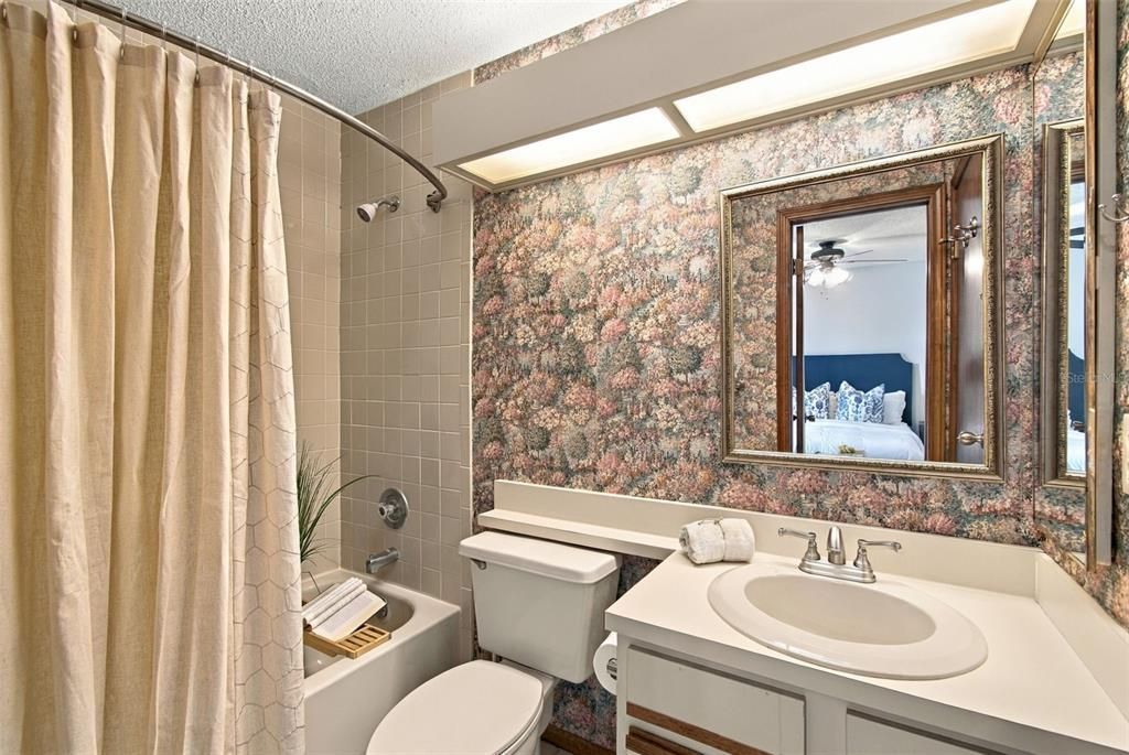 Activo con contrato: $450,000 (3 camas, 2 baños, 1577 Pies cuadrados)
