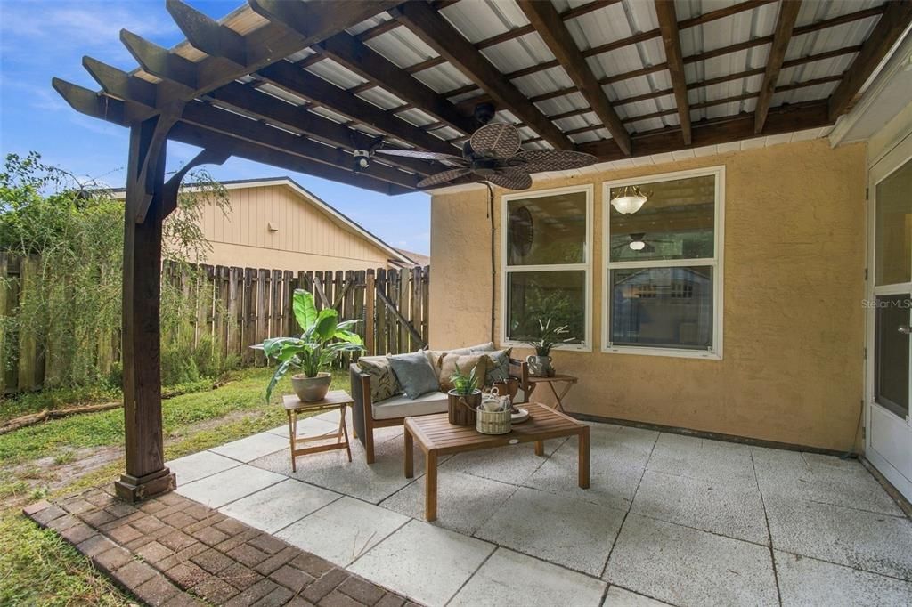 Activo con contrato: $450,000 (3 camas, 2 baños, 1577 Pies cuadrados)