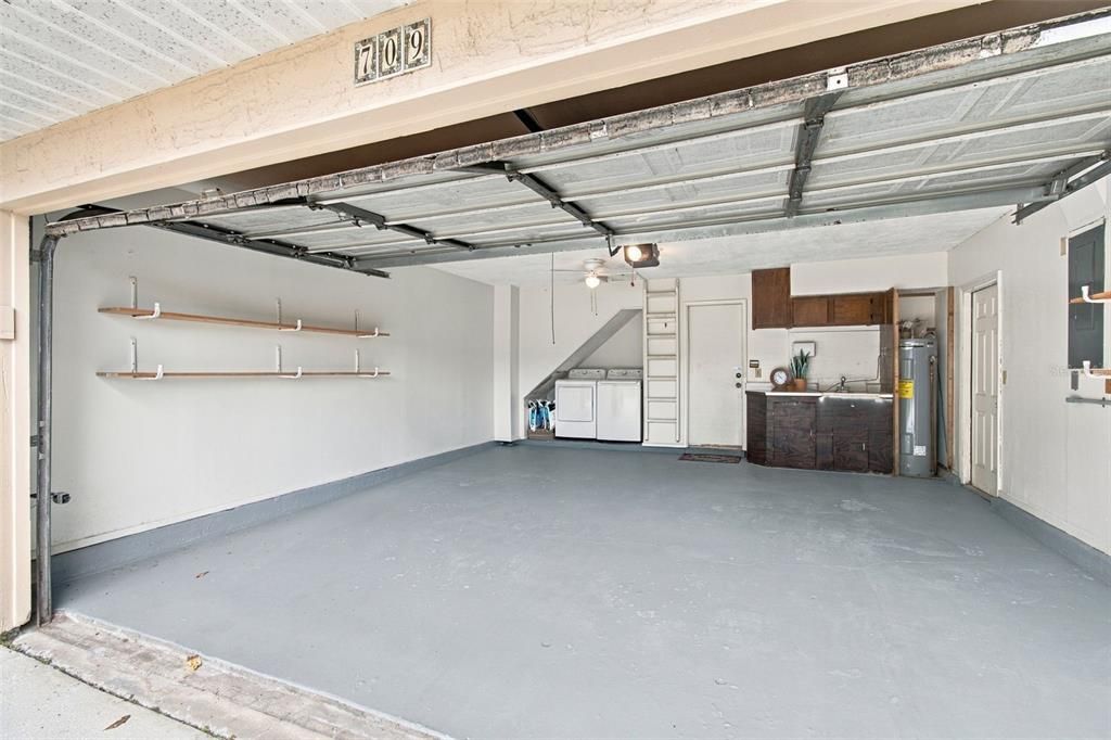 Activo con contrato: $450,000 (3 camas, 2 baños, 1577 Pies cuadrados)