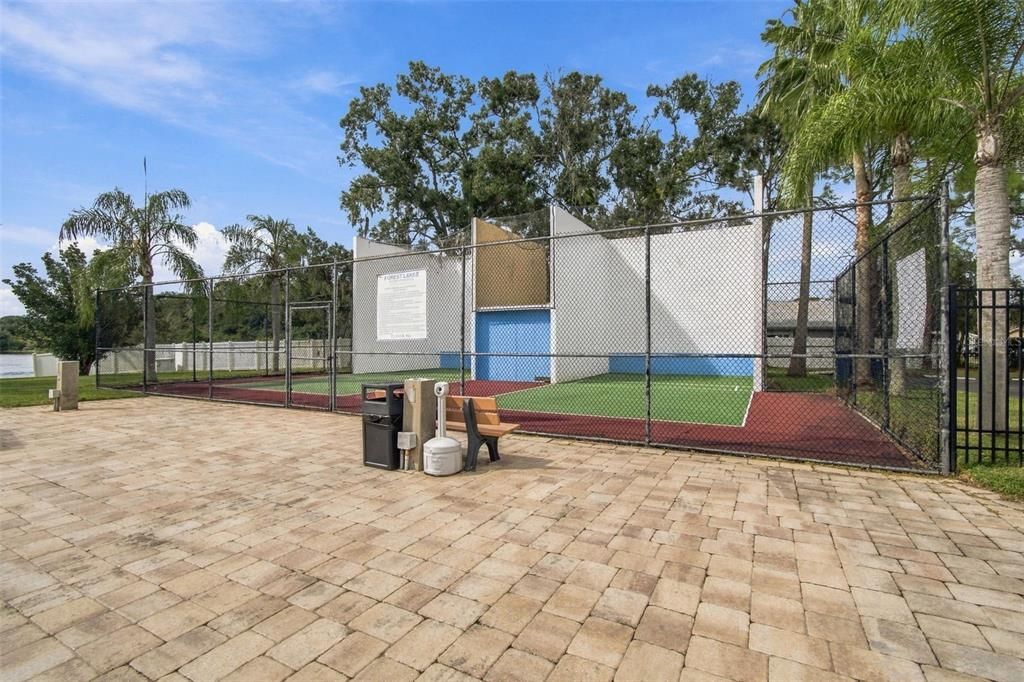 Activo con contrato: $450,000 (3 camas, 2 baños, 1577 Pies cuadrados)