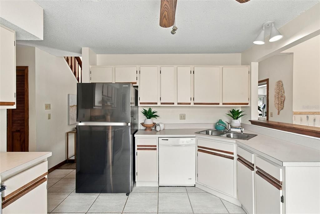 Activo con contrato: $450,000 (3 camas, 2 baños, 1577 Pies cuadrados)