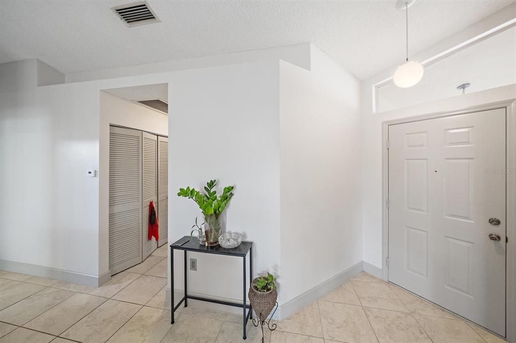 For Sale: $350,000 (2 beds, 2 baths, 1368 Square Feet)