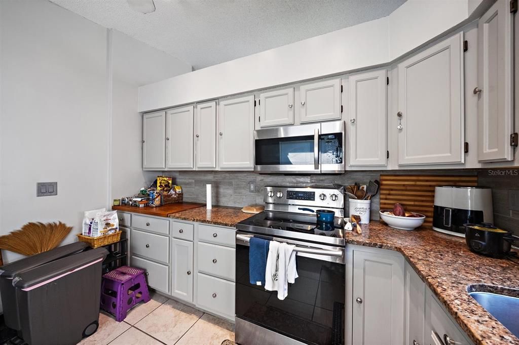 For Sale: $350,000 (2 beds, 2 baths, 1368 Square Feet)