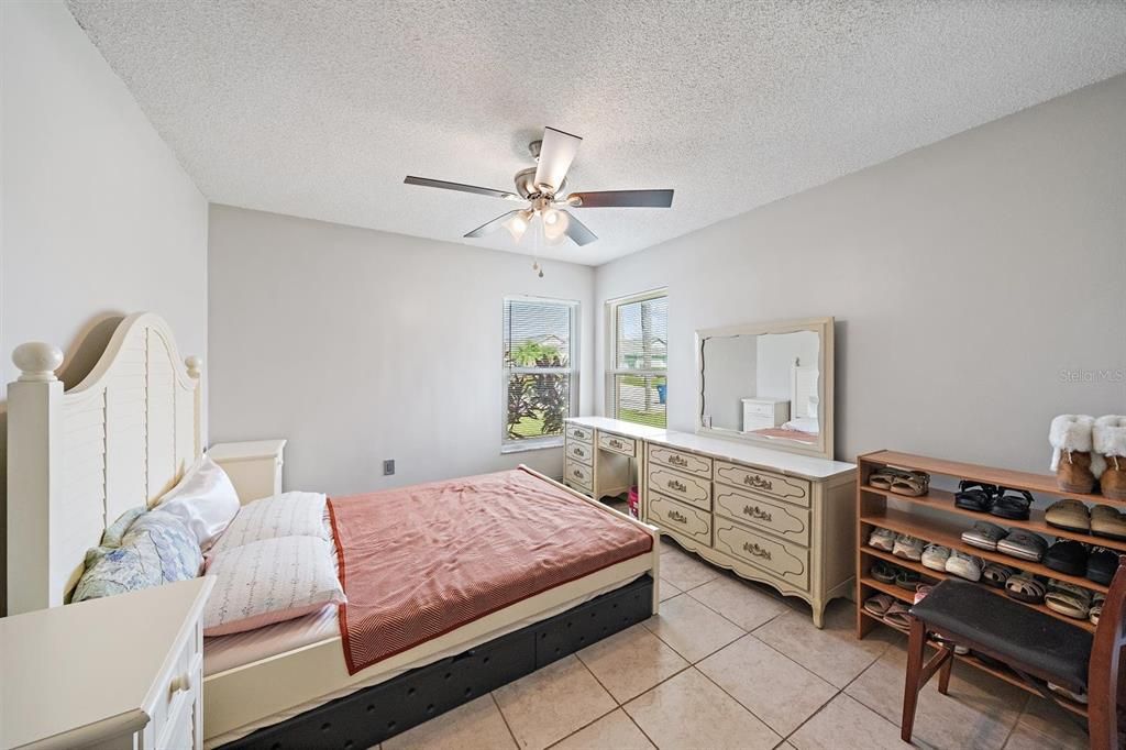 For Sale: $350,000 (2 beds, 2 baths, 1368 Square Feet)