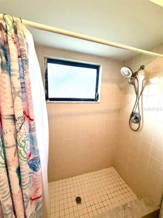 En Venta: $299,900 (3 camas, 2 baños, 1302 Pies cuadrados)