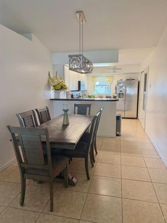 En Venta: $299,900 (3 camas, 2 baños, 1302 Pies cuadrados)