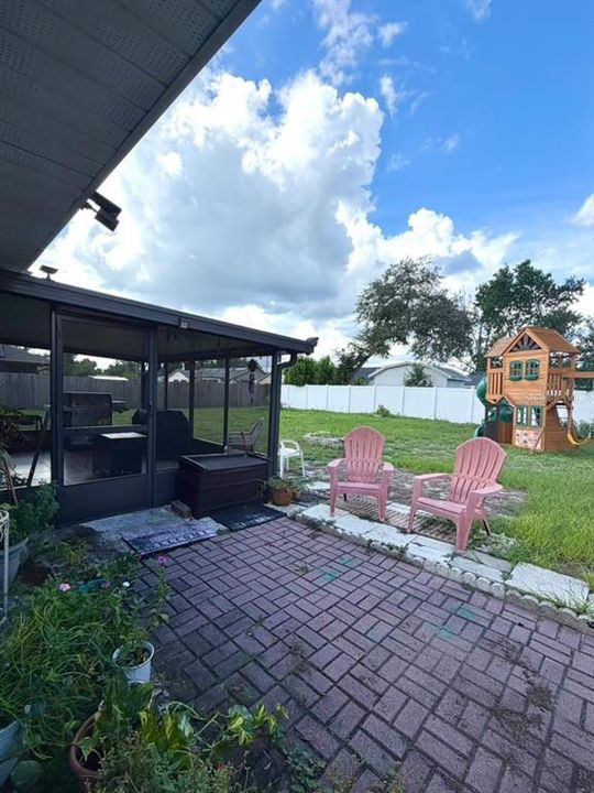 En Venta: $299,900 (3 camas, 2 baños, 1302 Pies cuadrados)