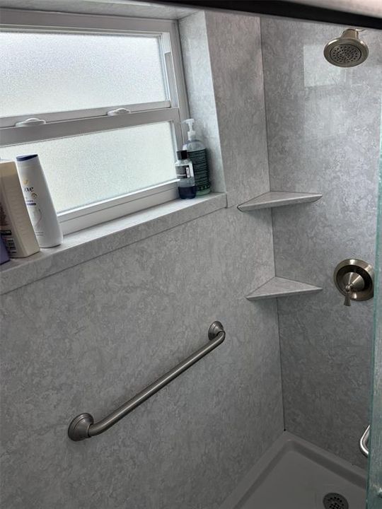 For Sale: $220,000 (1 beds, 1 baths, 588 Square Feet)