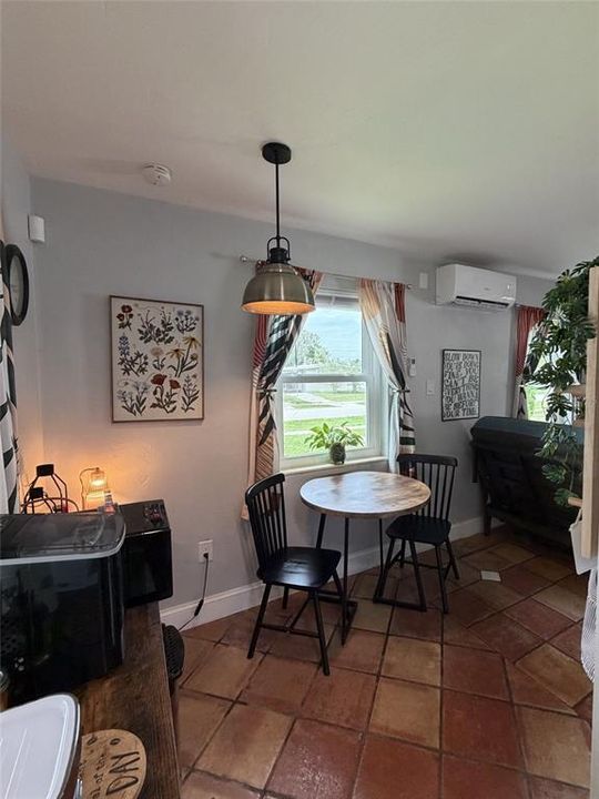 For Sale: $220,000 (1 beds, 1 baths, 588 Square Feet)