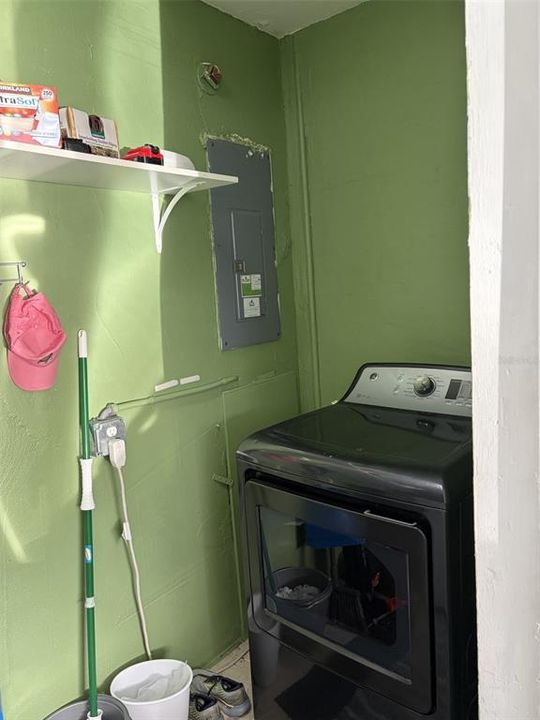 For Sale: $220,000 (1 beds, 1 baths, 588 Square Feet)