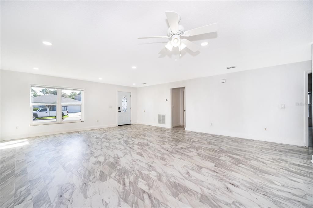 En Venta: $549,900 (5 camas, 2 baños, 2920 Pies cuadrados)
