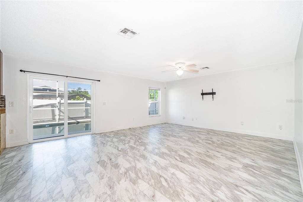 En Venta: $549,900 (5 camas, 2 baños, 2920 Pies cuadrados)