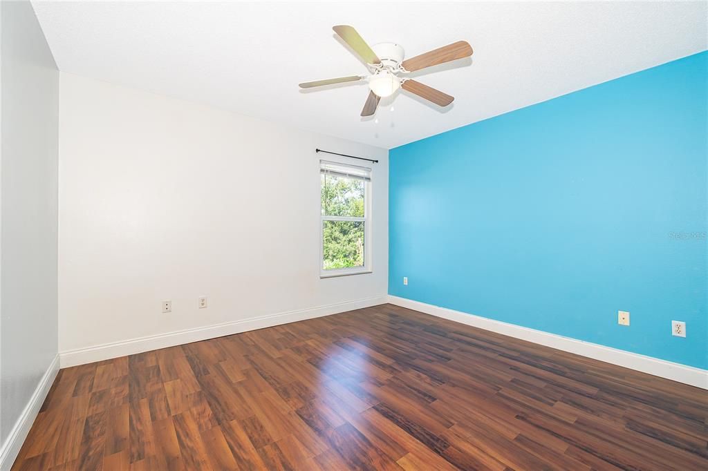 En Venta: $549,900 (5 camas, 2 baños, 2920 Pies cuadrados)