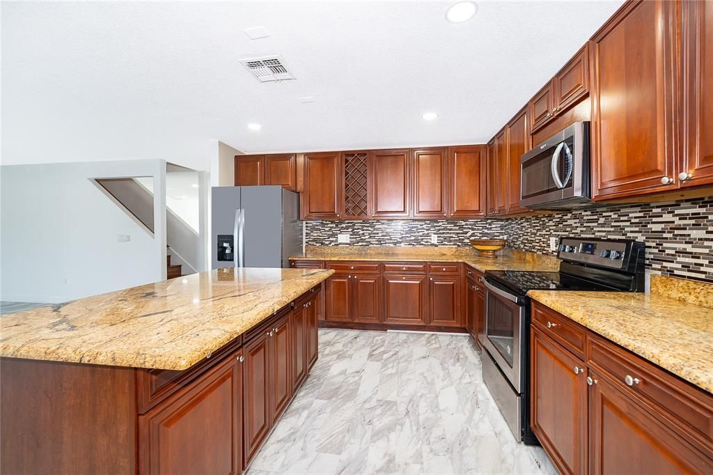 En Venta: $549,900 (5 camas, 2 baños, 2920 Pies cuadrados)