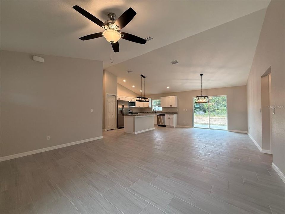 For Sale: $299,900 (4 beds, 2 baths, 1683 Square Feet)