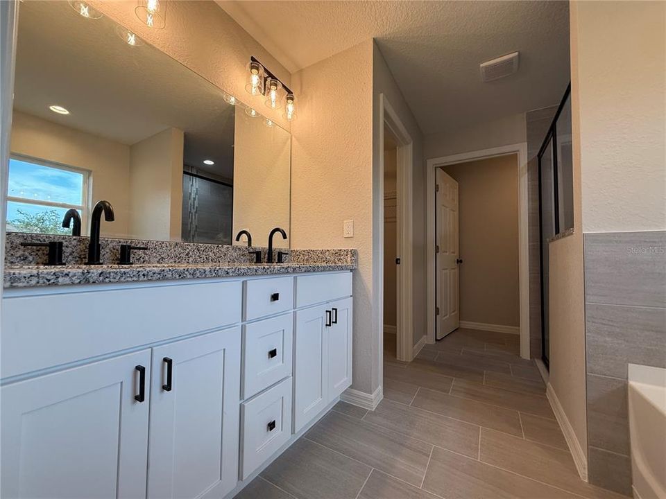 For Sale: $299,900 (4 beds, 2 baths, 1683 Square Feet)
