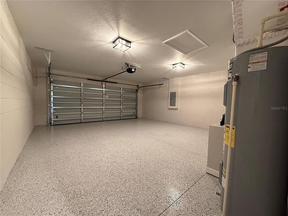 For Sale: $299,900 (4 beds, 2 baths, 1683 Square Feet)