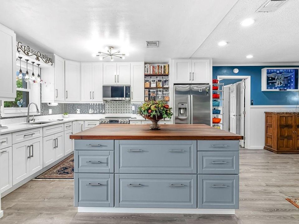 For Sale: $659,000 (3 beds, 2 baths, 1669 Square Feet)