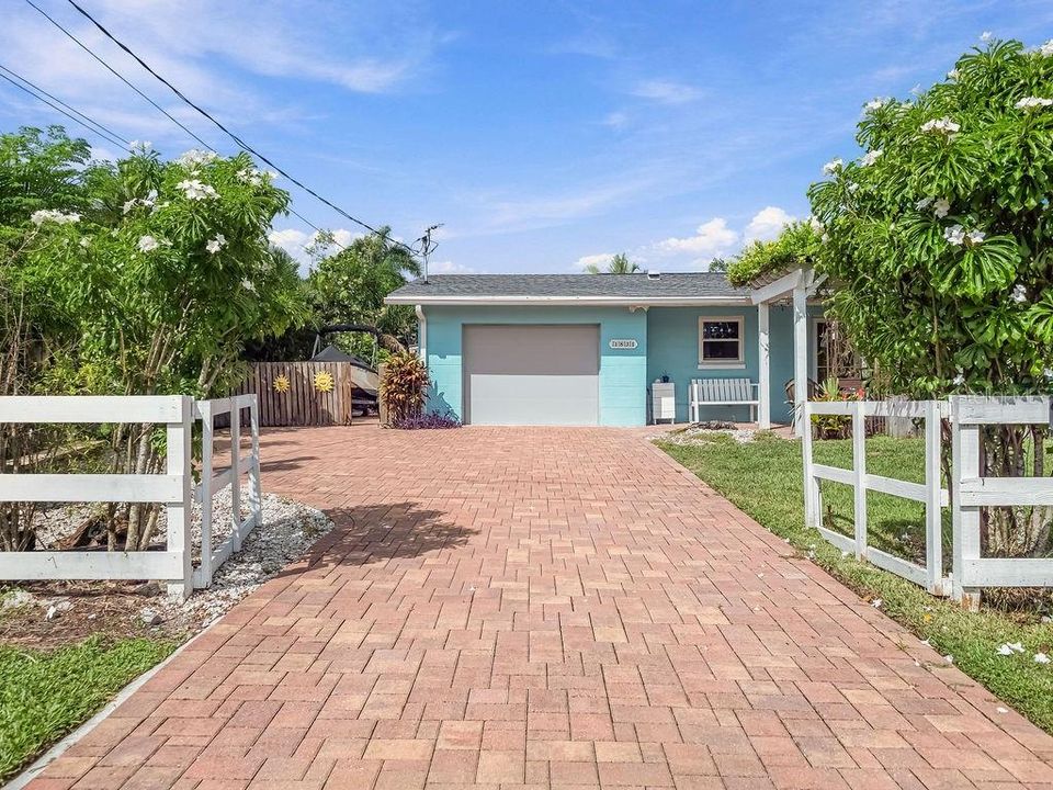 For Sale: $659,000 (3 beds, 2 baths, 1669 Square Feet)