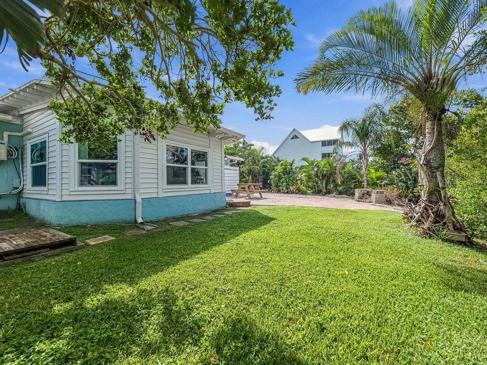 For Sale: $659,000 (3 beds, 2 baths, 1669 Square Feet)