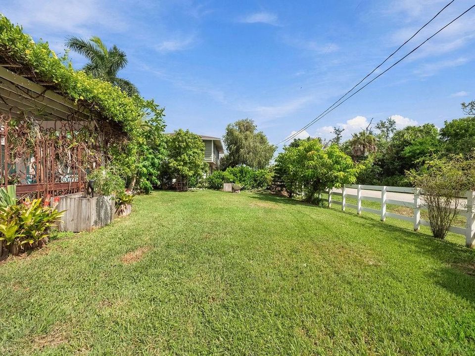 For Sale: $659,000 (3 beds, 2 baths, 1669 Square Feet)