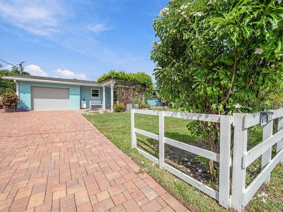 For Sale: $659,000 (3 beds, 2 baths, 1669 Square Feet)