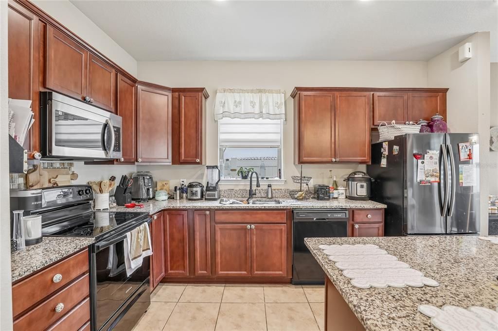 На продажу: $339,900 (3 спален, 2 ванн, 1341 Квадратных фут)