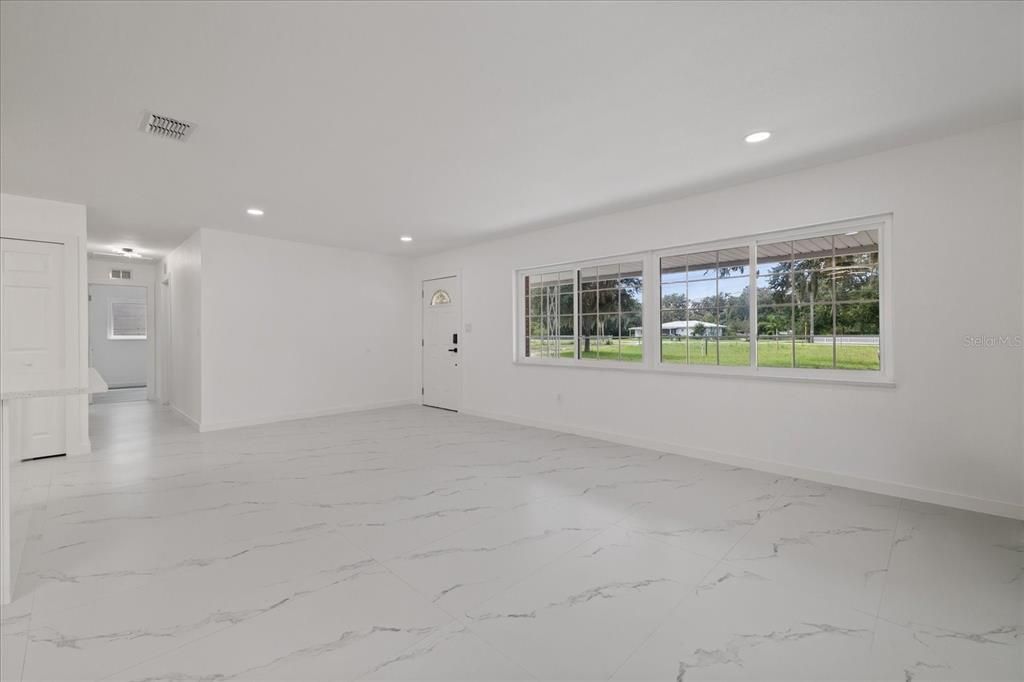 En Venta: $410,000 (4 camas, 2 baños, 1540 Pies cuadrados)