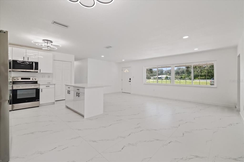 En Venta: $410,000 (4 camas, 2 baños, 1540 Pies cuadrados)