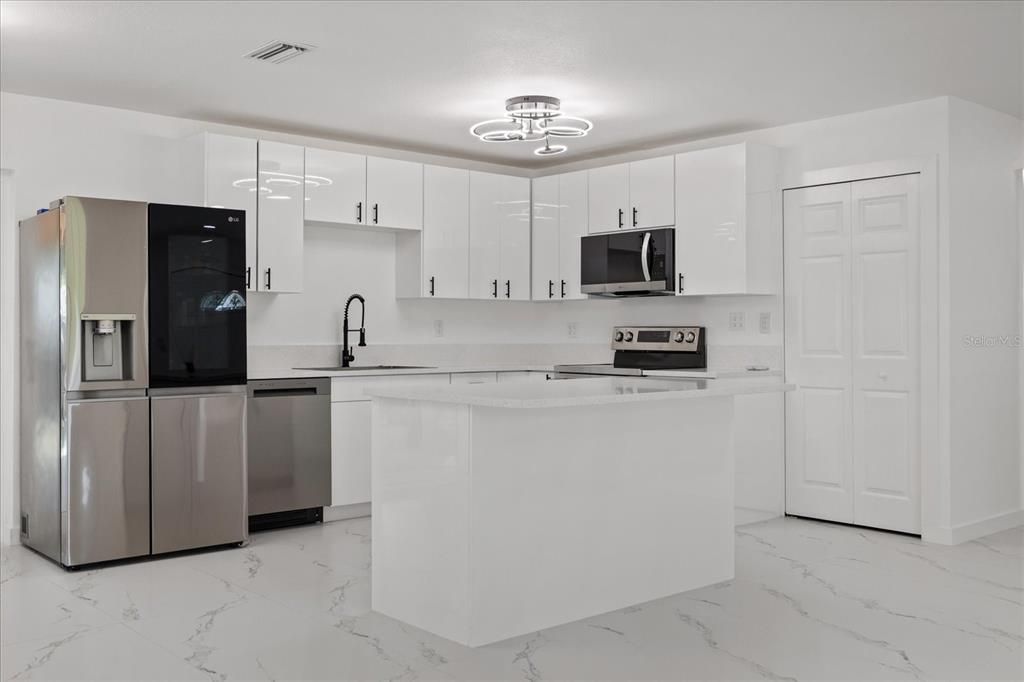 En Venta: $410,000 (4 camas, 2 baños, 1540 Pies cuadrados)