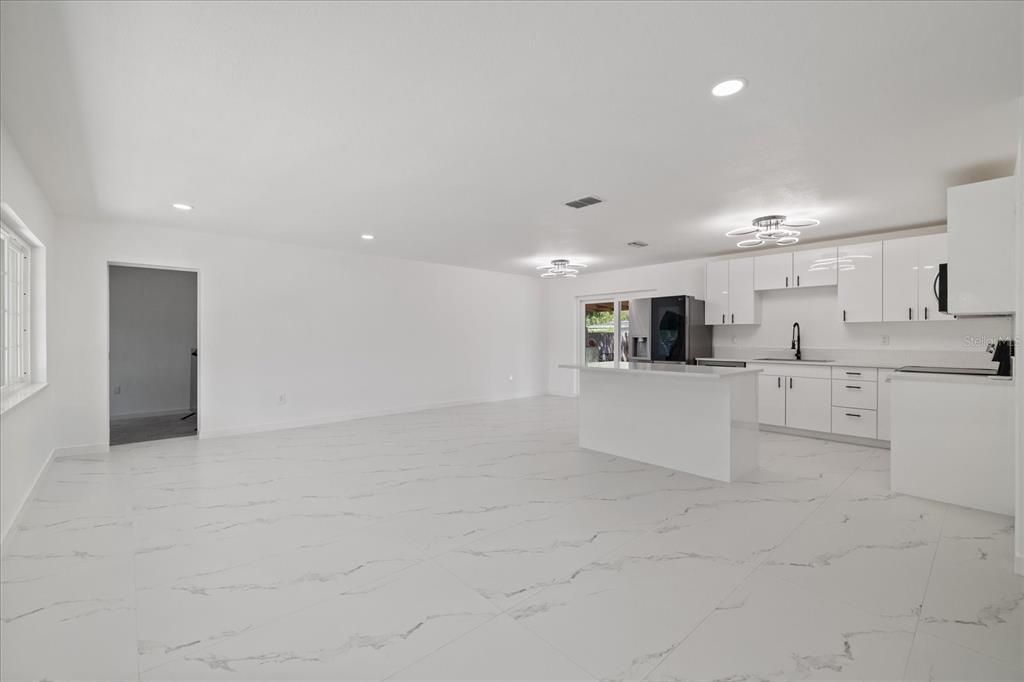 En Venta: $410,000 (4 camas, 2 baños, 1540 Pies cuadrados)