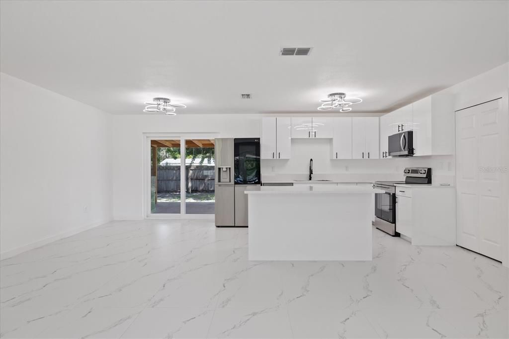 En Venta: $410,000 (4 camas, 2 baños, 1540 Pies cuadrados)