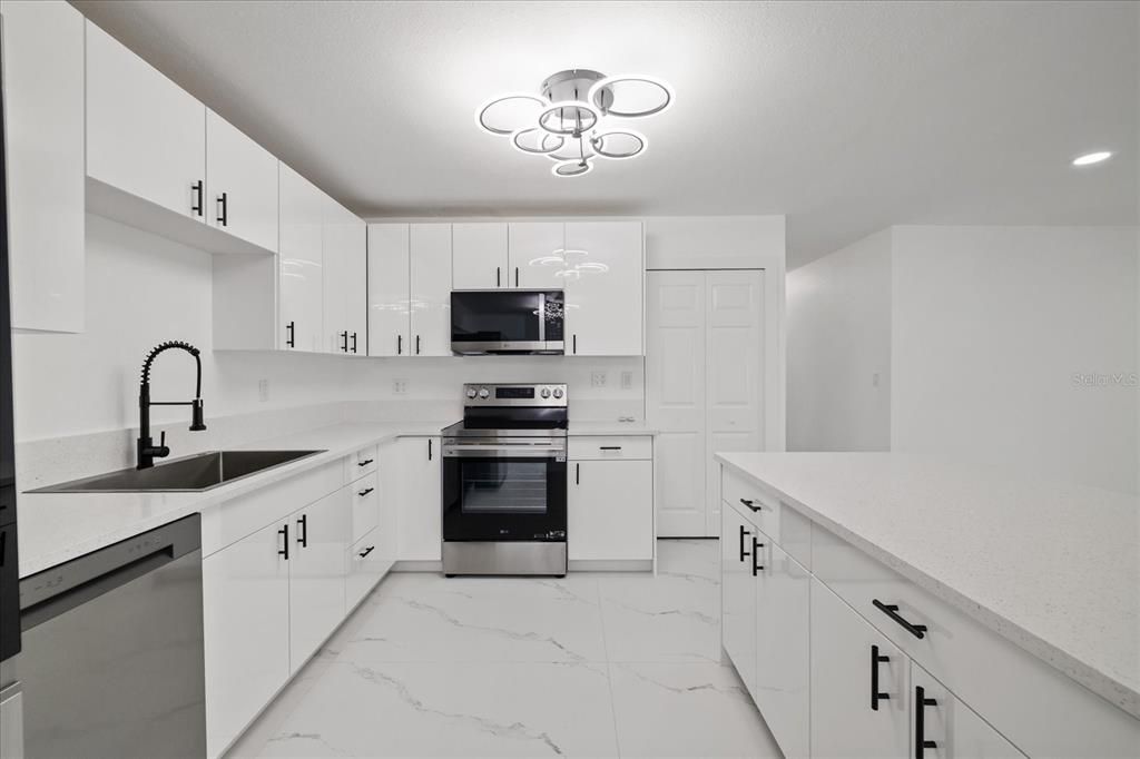En Venta: $410,000 (4 camas, 2 baños, 1540 Pies cuadrados)