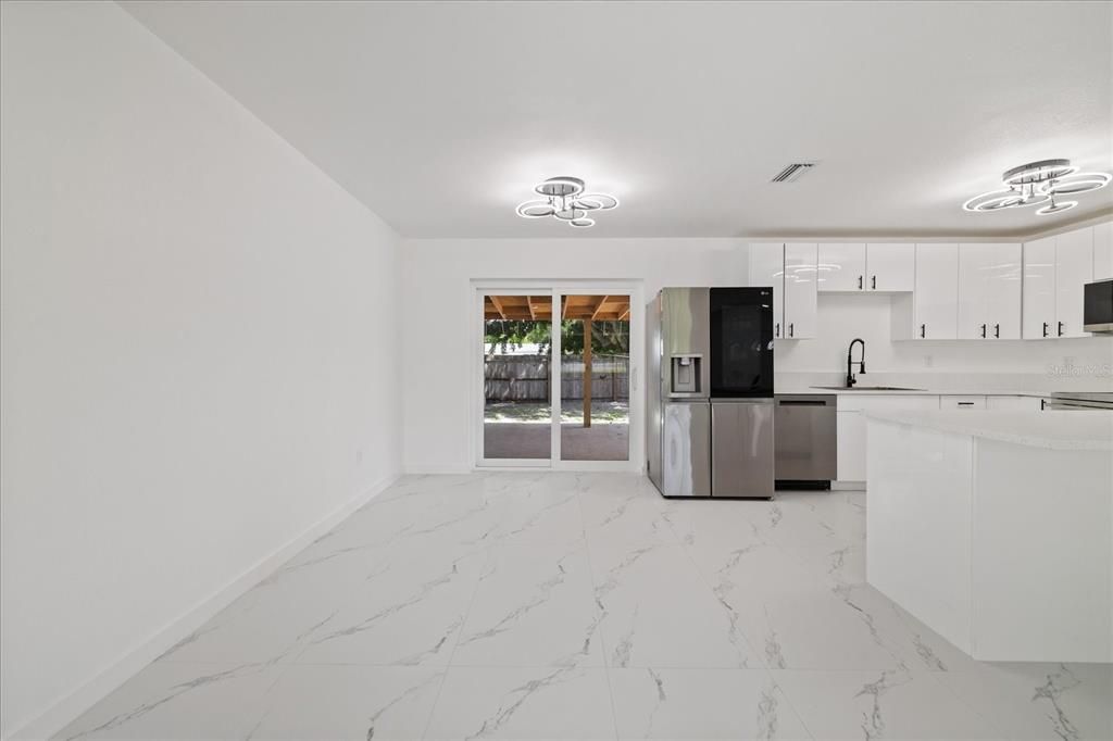 En Venta: $410,000 (4 camas, 2 baños, 1540 Pies cuadrados)