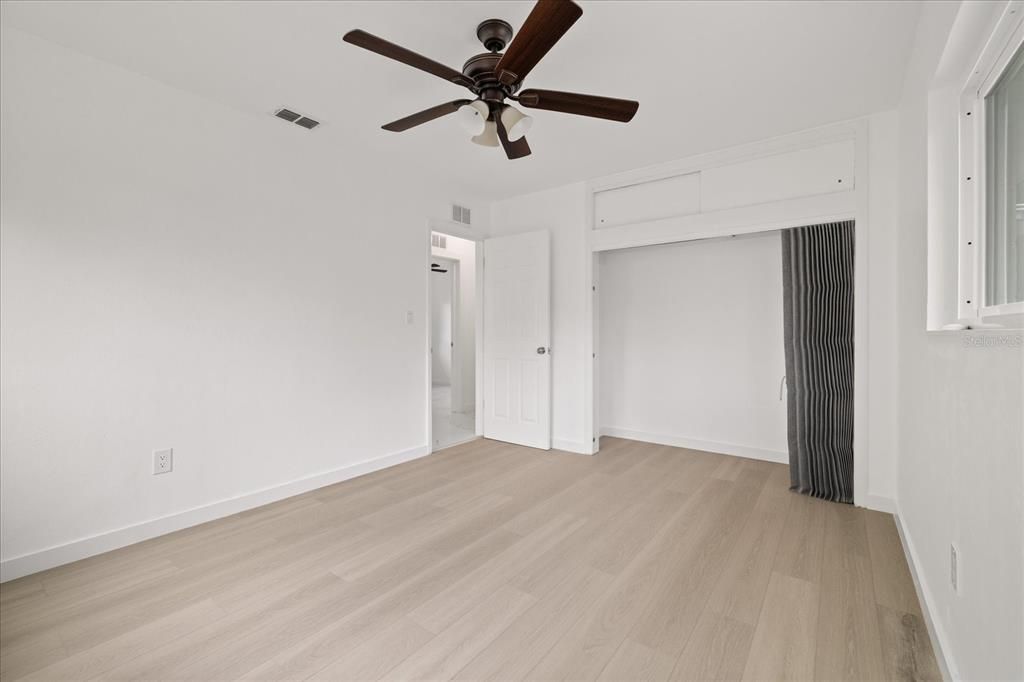 En Venta: $410,000 (4 camas, 2 baños, 1540 Pies cuadrados)