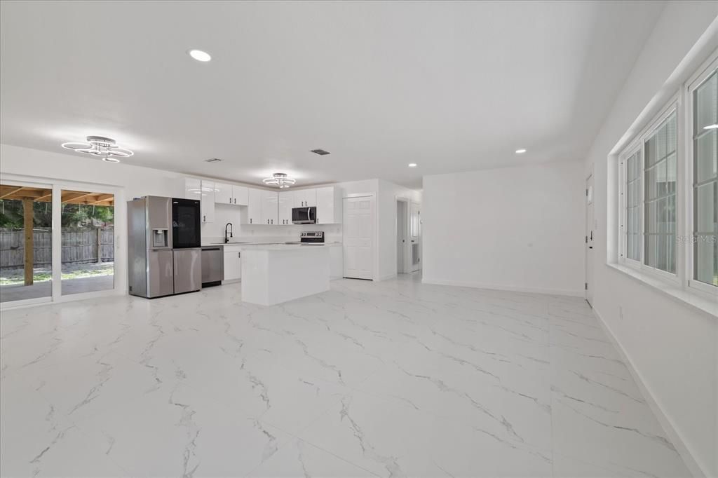 En Venta: $410,000 (4 camas, 2 baños, 1540 Pies cuadrados)