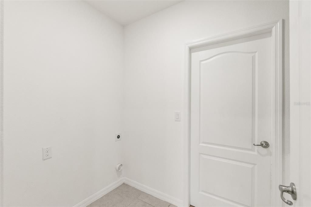 For Sale: $339,900 (4 beds, 2 baths, 1878 Square Feet)